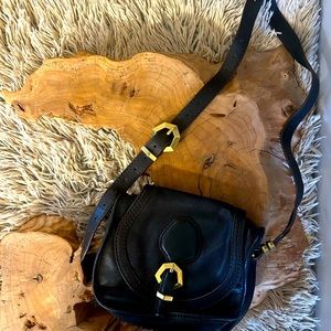 Oryany 70’s inspired genuine leather purse!✌️